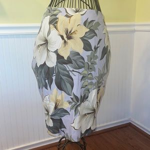 Tommy Bahama ladies small 100% silk skirt. NWT. Kiss the Bride.